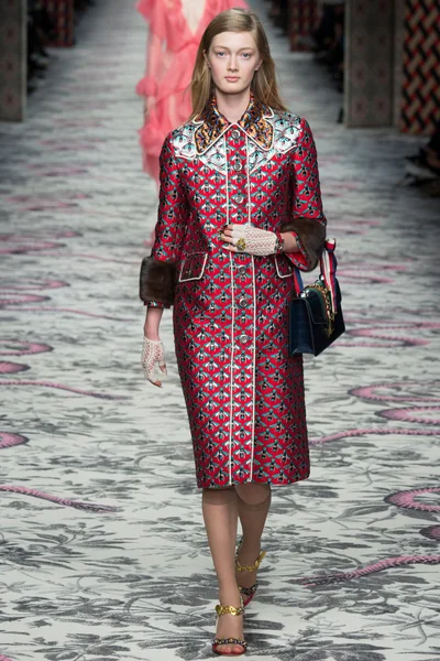 Look 28